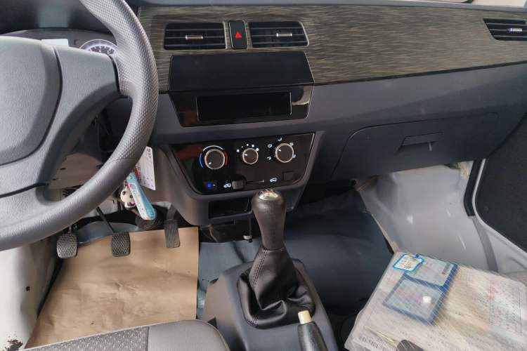 Used Jinbei Hiace X30 2021 1.5L Standard Model Central Air Conditioning EPS Version Bus China VI Emission Standard SWC15M
