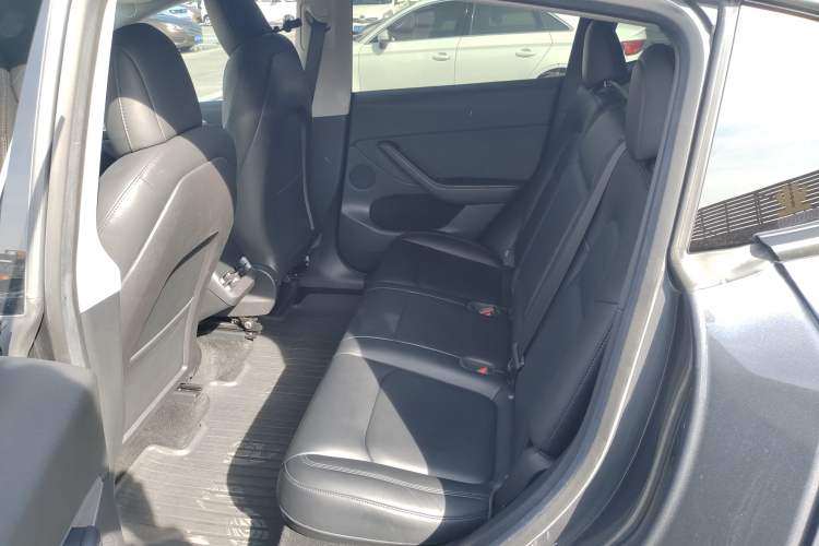 Used Tesla Model Y 2022 Long-Range All-Wheel-Drive Version