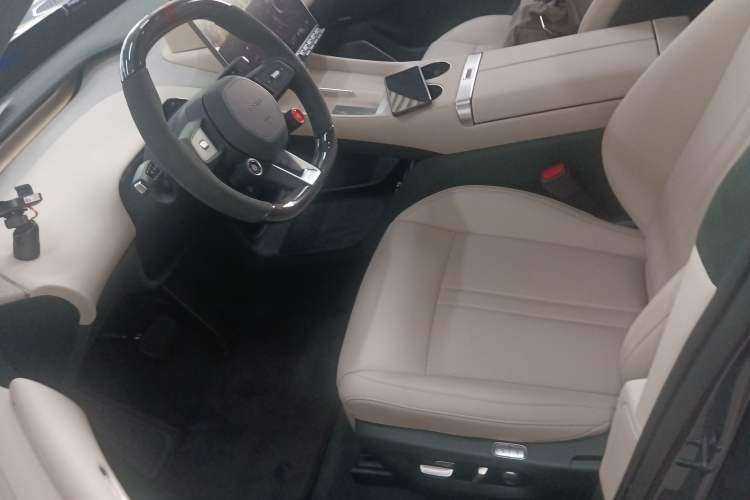 Used  YU7 2025 Ultra-Long Range High-Performance All-Wheel-Drive Max Edition
