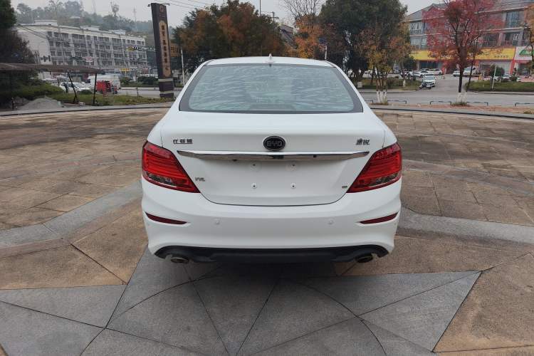 Used BYD Surui 2015 Revised Version 1.5L Manual Luxury Edition
