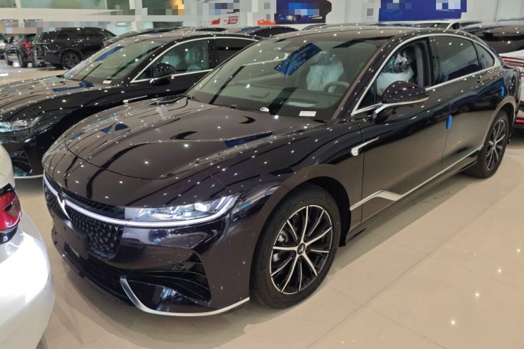 Used VOYAH PASSION 2024 PHEV Four-Wheel Drive Ultra-Long Range Executive Edition
