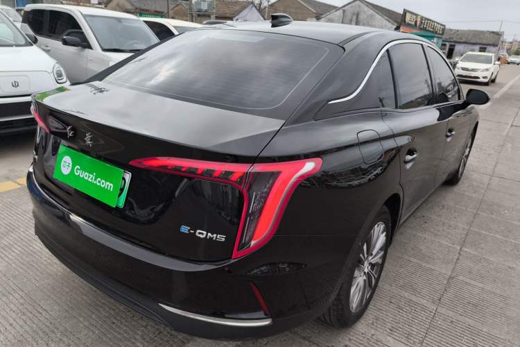 Used Hongqi E-QM5 2022 431 km Charge & Enjoy Edition
