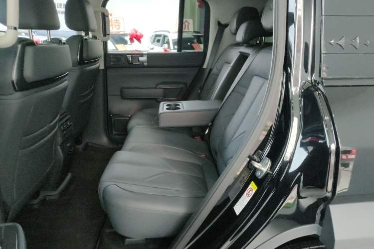 Used  Leopard 5 2023 Explore Edition