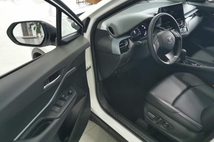 Used Toyota IZOA 2023 2.0L Enjoy Edition
