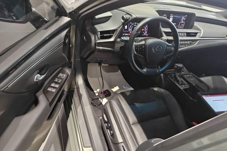 Used Lexus ES 2020 200 Excellence Edition