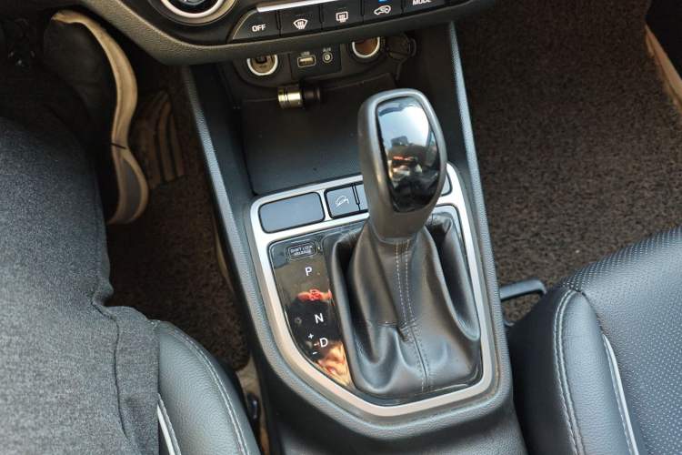 Used Hyundai ix25 2015 1.6L Automatic Two-Wheel-Drive Deluxe DLX Model