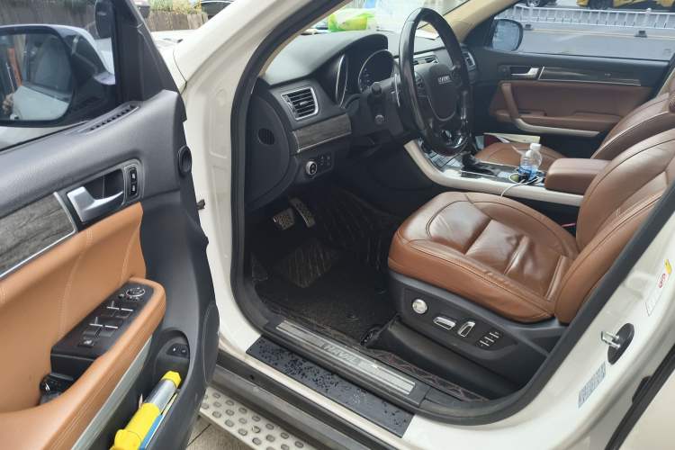 Used Haval H8 2015 2.0T Four-Wheel Drive Luxury Model