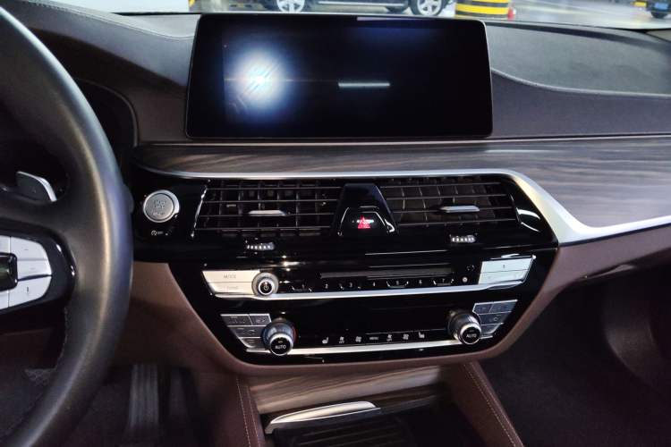 Used BMW 5 Series 2019 Facelifted 530Li Leading Edition Luxury Package
