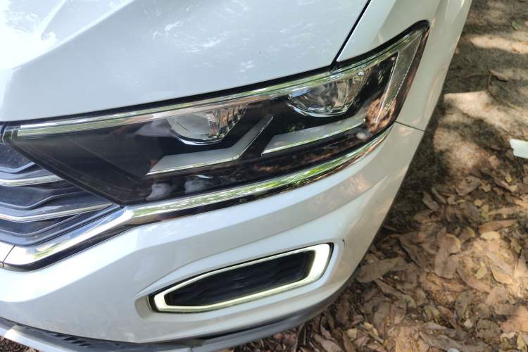 Used Volkswagen T-ROC 2018 230TSI DSG Two-Wheel Drive Advanced Version China V Standard
