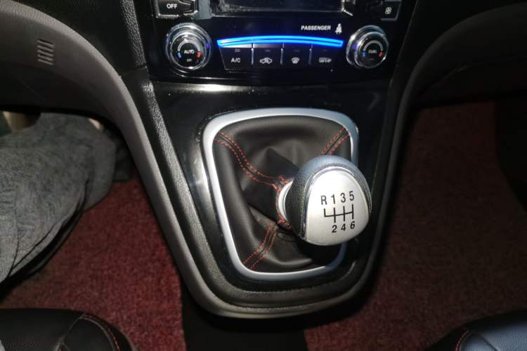 Used Haval H6 2016 Upgraded Model 1.5T Manual Two-Wheel Drive Elite Version
