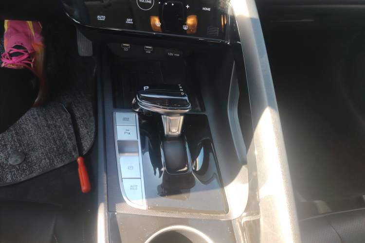 Used Hyundai Elantra 2022 1.5L CVT LUX Prestige Edition