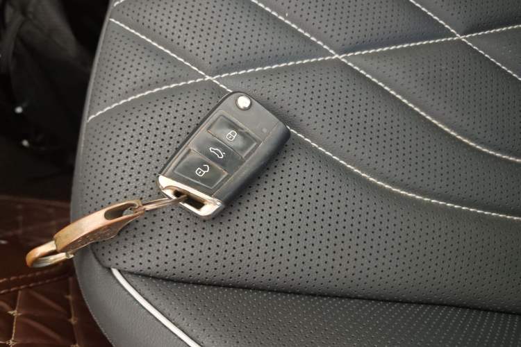 Used Volkswagen Tiguan L 2022 330TSI Automatic Two-Wheel Drive R-Line Enhanced Edition
