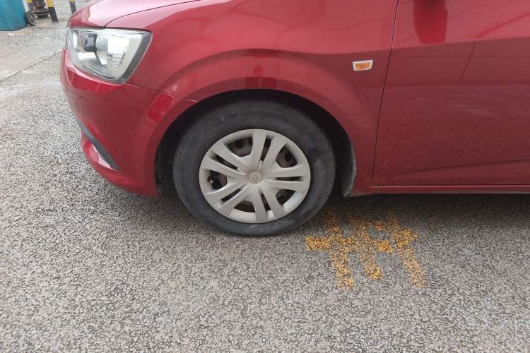 Used Chevrolet Aveo Sonic 2014 Sedan 1.4SL AT Stylish Sunroof Edition