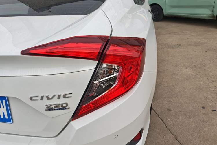 Used Honda Civic 2016 220TURBO CVT Prestige Edition
