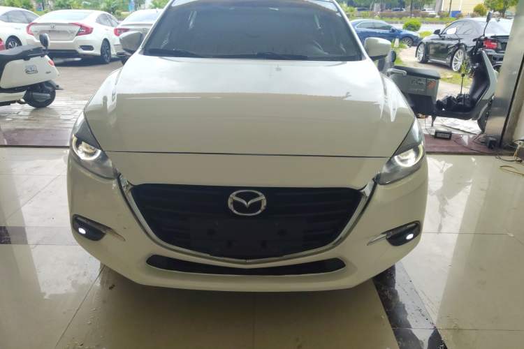 Used Mazda Mazda 3 Axela 2017 Hatchback 2.0L Automatic Luxury Model Emission Standard China V
