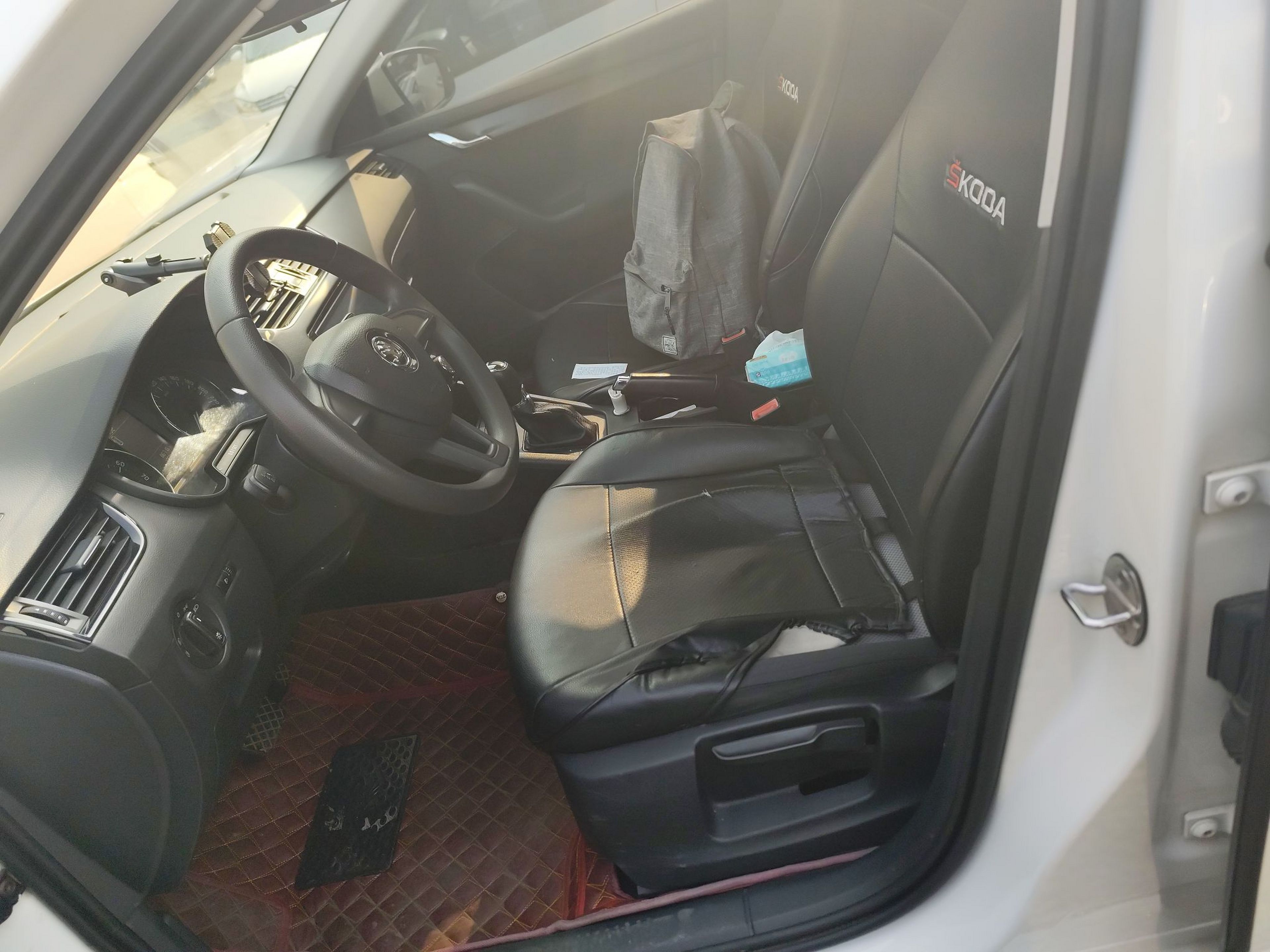 Переднее сиденье в автомобиле