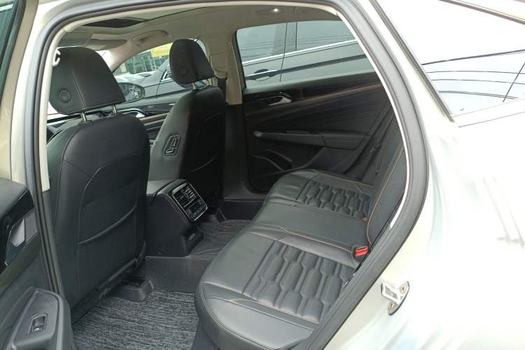 Used Volkswagen Passat 2019 330TSI Elite Edition China VI
