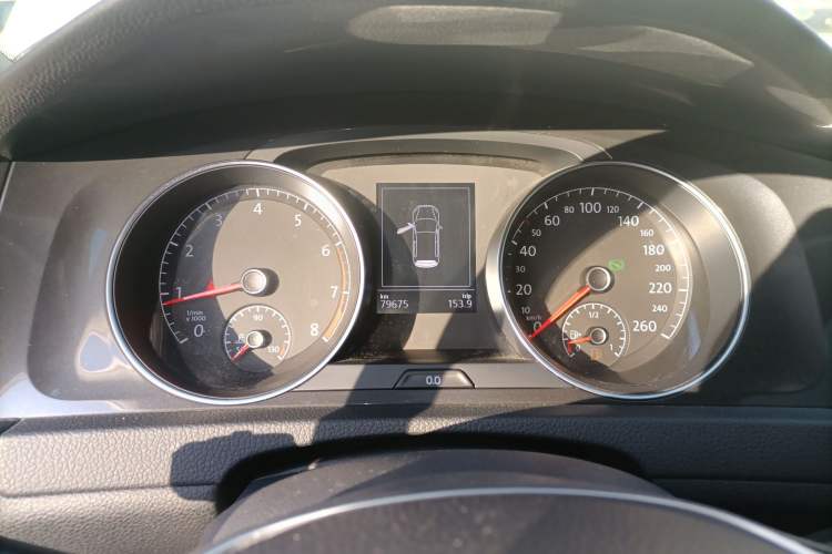 Used Volkswagen Golf 2017 1.6L Automatic Comfort Million-Vehicle Anniversary Edition
