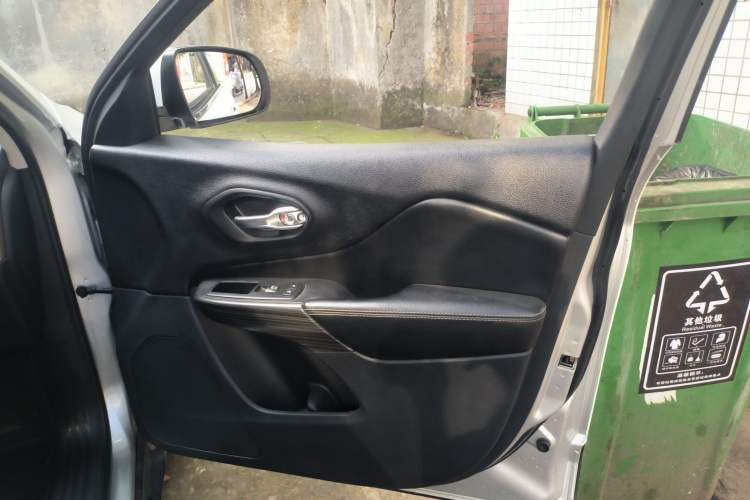 Used  Cherokee 2016 2.0L Superior Edition
