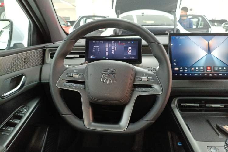 Used BYD Qin PLUS 2025 DM-i Smart Drive 120KM Superior Model
