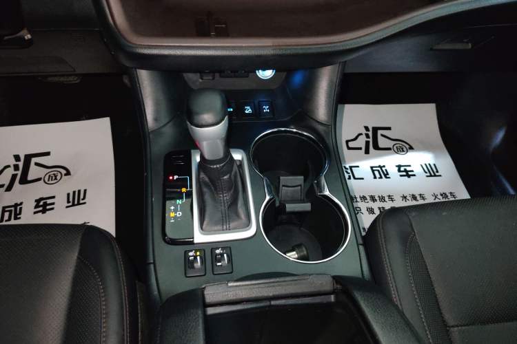 Used Toyota Highlander 2018 2.0T Four-Wheel Drive Luxury Edition 7 Seats China V Emission Standard
