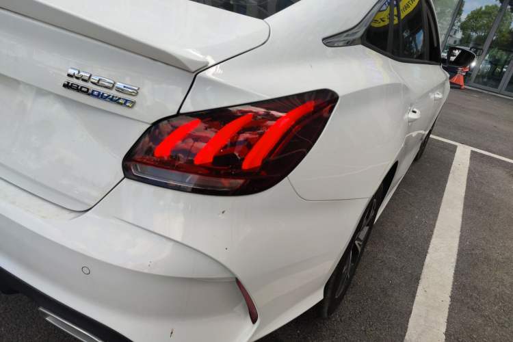 Used MG 5 2022 180 DVVT CVT Youth Luxury Edition
