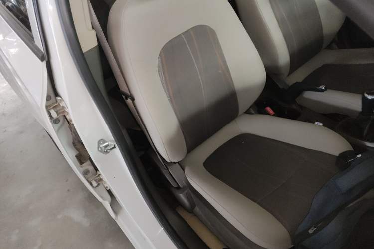 Used Chevrolet Aveo Sonic 2011 Sedan 1.4L MT SL
