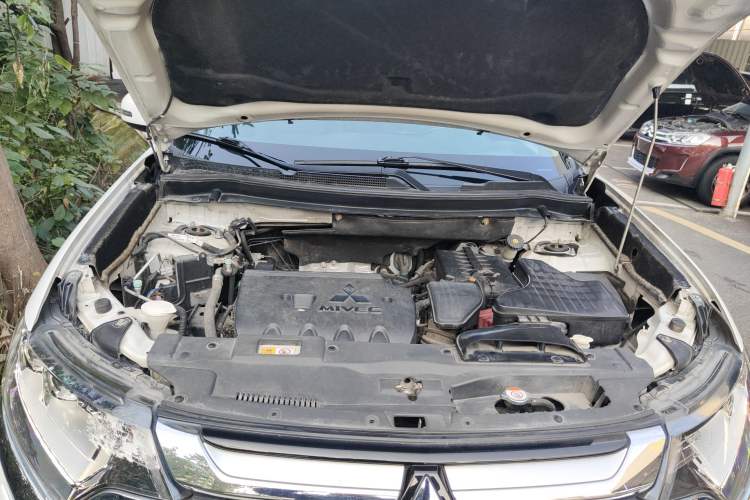 Used Mitsubishi Outlander 2016 2.4L 4x4 Luxury Edition 7-Seater