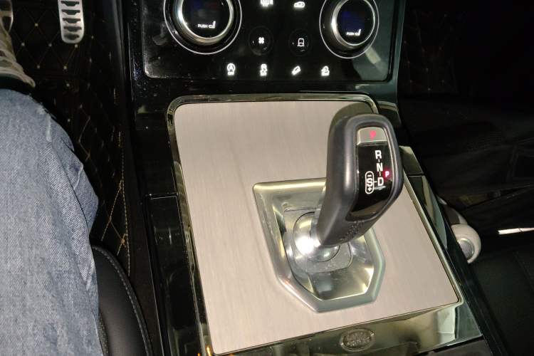 Used Land Rover Range Rover Evoque 2021 Range Rover Velar L 249PS R-Dynamic First Edition
