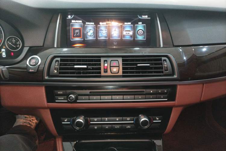 Used BMW 5 Series 2014 525Li Leading Model
