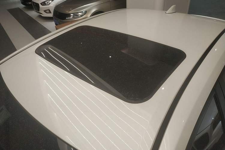 Used Toyota Levin 2017 Revised Dual-Engine 1.8H GS E-CVT Elite Sunroof Version China V Standard
