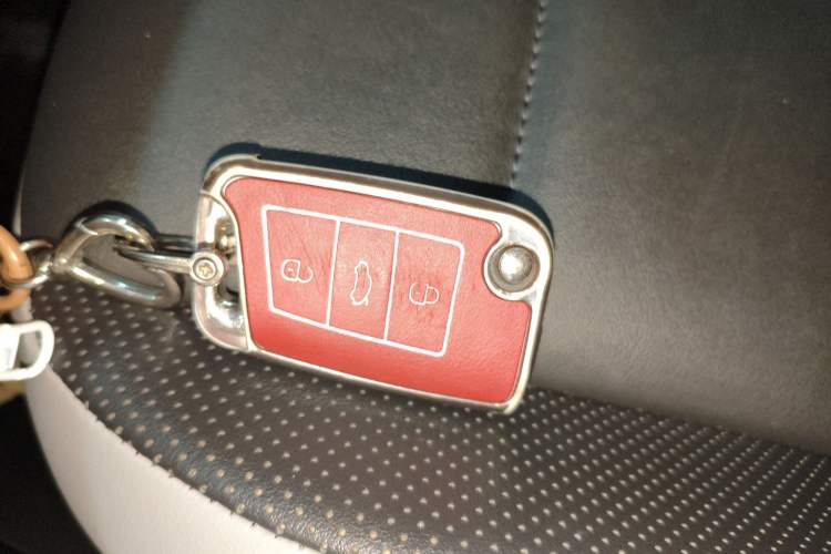 Used Volkswagen T-ROC 2023 300TSI DSG Two-Wheel-Drive Chen Guang Edition
