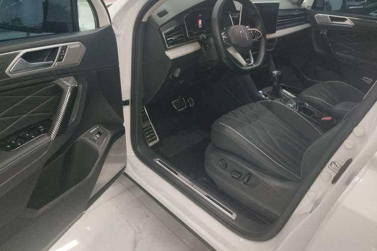 Used Volkswagen Tiguan L 2023 330TSI Automatic Two-Wheel Drive R-Line Enjoyment Edition
