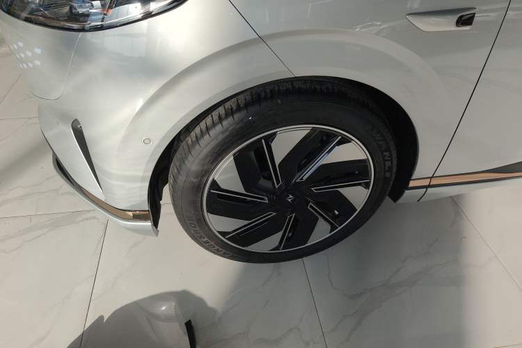 Used  eπ008 2024 210Max Range-Extended Version 6 Seats