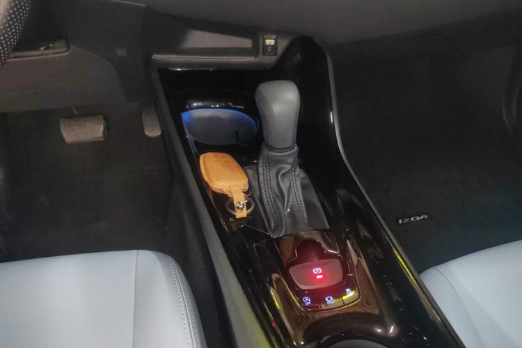 Used Toyota IZOA 2020 2.0L Yi Xiang CARE
