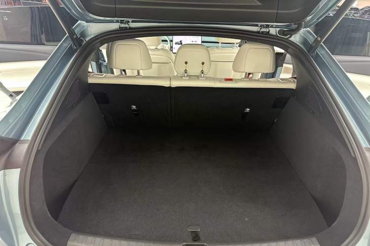 Used ONVO L60 2024 60 kWh Rear-Drive Version
