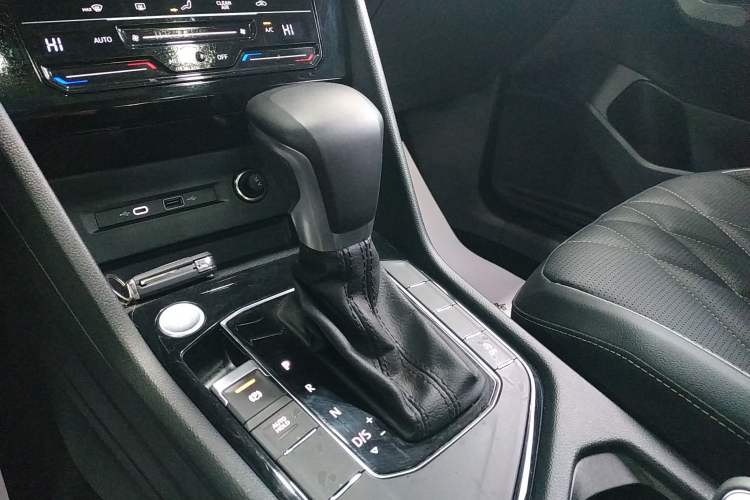 Used Volkswagen Tiguan L 2024 300TSI Automatic Two-Wheel Drive Smart Edition