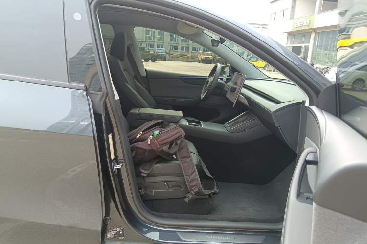 Used Tesla Model Y 2025 Rear-Wheel-Drive Version
