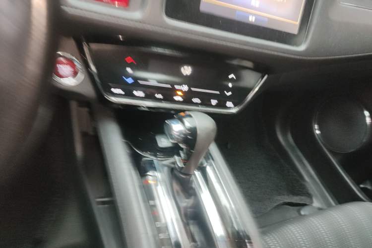 Used Honda Vezel 2015 1.8L CVT 2WD Luxury Model
