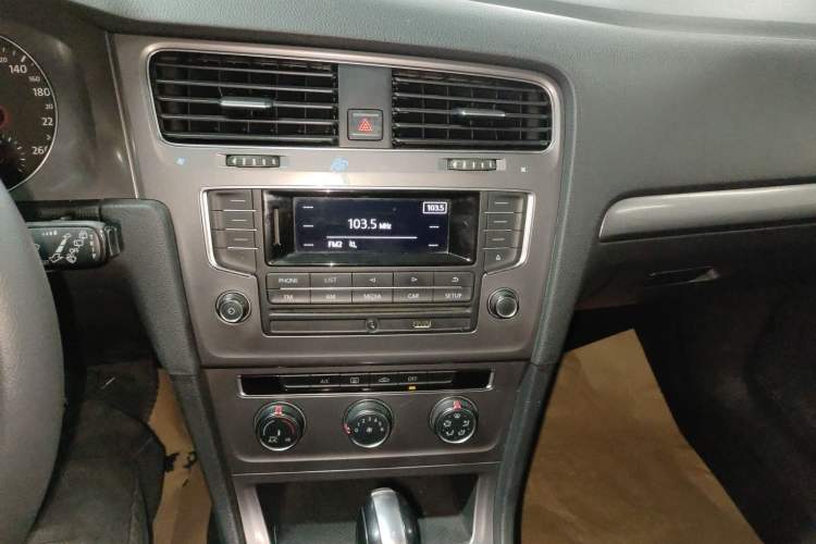 Used Volkswagen Golf 2016 1.6L Automatic Fashion Model