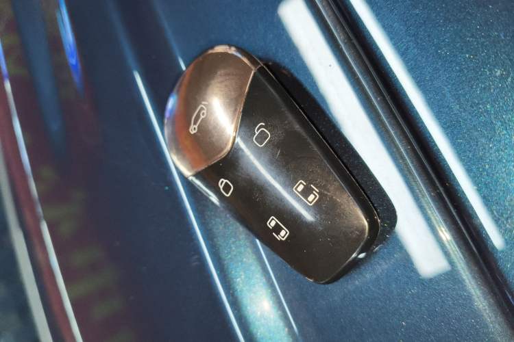 Used VOYAH Dream 2025 PHEV Four-Wheel-Drive Flagship Kunpeng Edition
