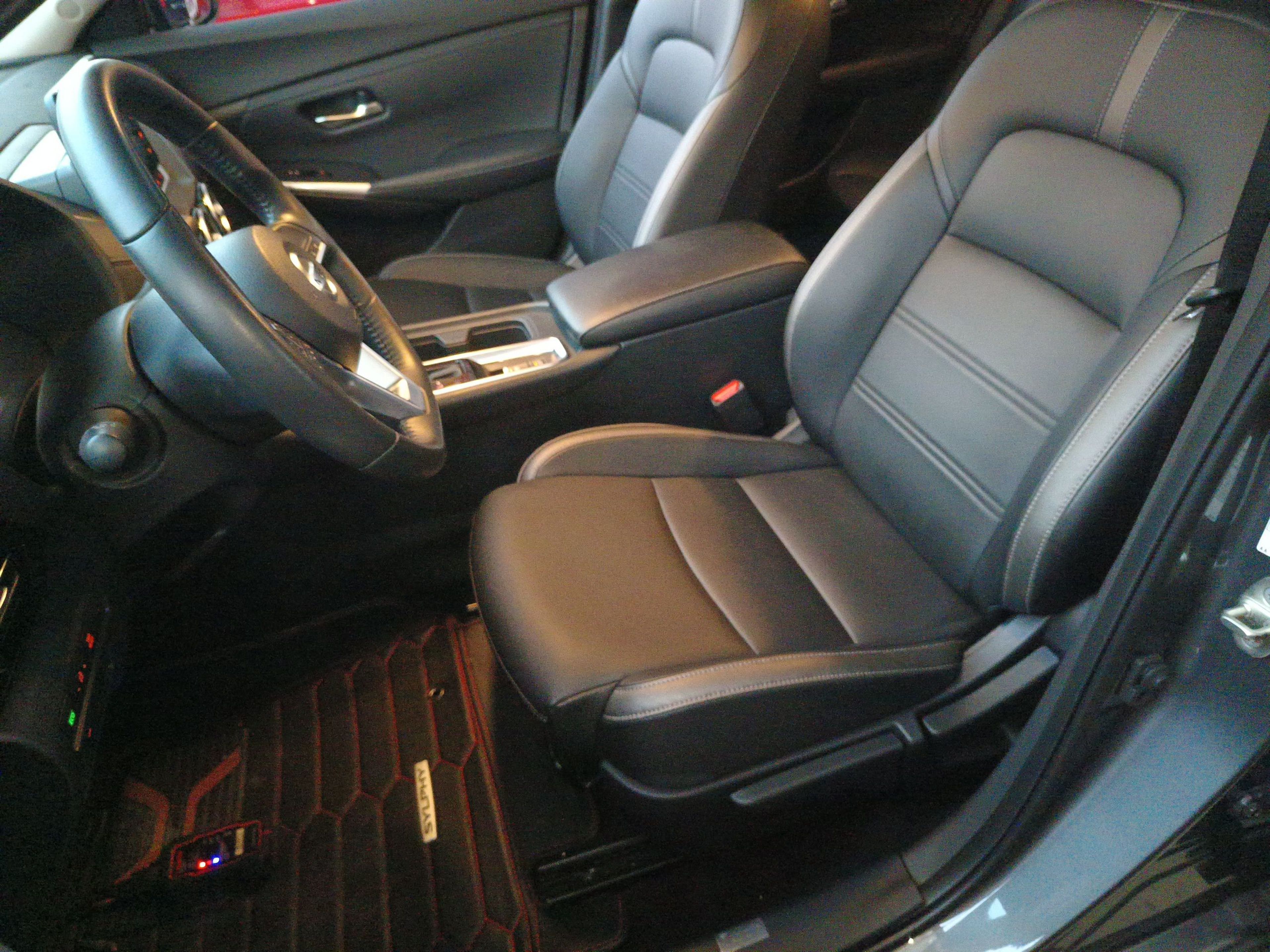 Переднее сиденье в автомобиле