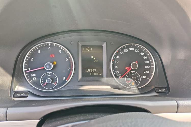 Used Volkswagen Touran 2015 1.4T Manual Fashion Edition 5-Seater
