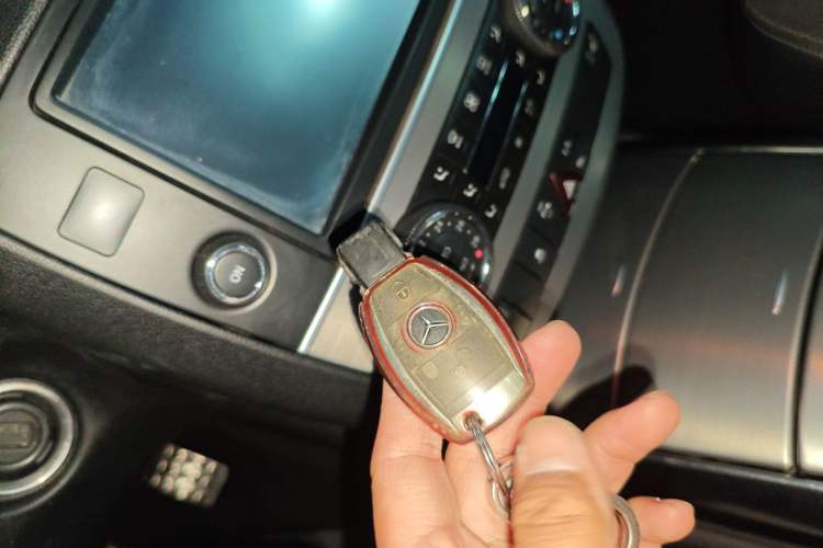 Used Mercedes-Benz R-Class 2014 R 320 4MATIC Business Model