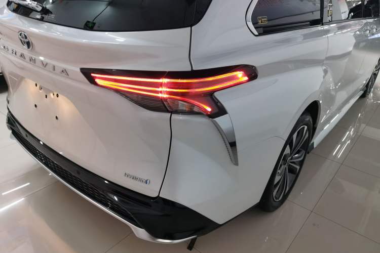 Used Toyota Granvia 2023 2.5L Hybrid Prestige PLUS Edition