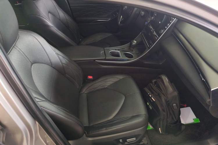 Used Toyota Avalon 2019 Dual-Engine 2.5L XLE Prestige Version China VI Standard