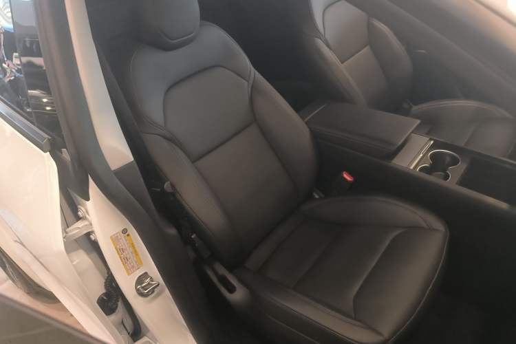 Used Tesla Model Y 2025 Rear-Wheel-Drive Version
