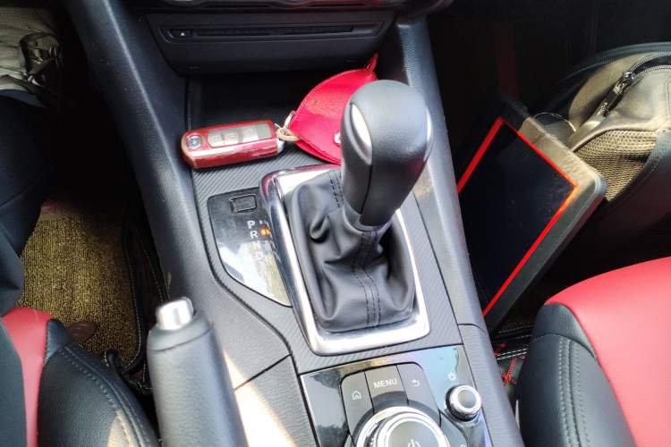 Used Mazda Mazda 3 Axela 2016 Sedan 1.5L Automatic Comfort Model
