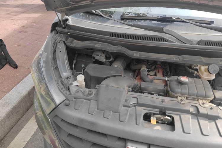 Used Jinbei Gold Hiace 2023 2.0L Passenger Van Travel Lion 5/6/7 Seater
