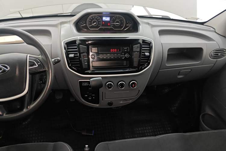 Used SAIC MAXUS Xintu V80 2021 2.0T AMT Classic Aoyuntong Short Wheelbase Mid-Roof 5/6-Seater
